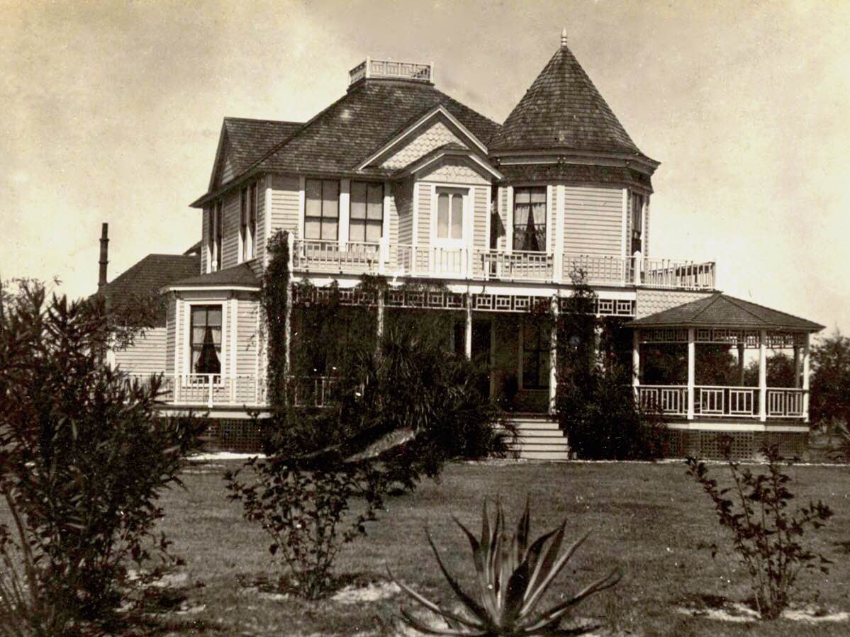 The Historic Queen Anne Home – Green Gables